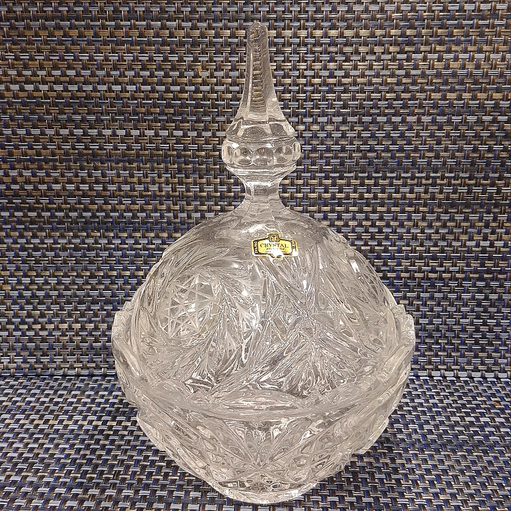 Vintage Zajecar Yugoslavia 24% Lead Crystal Glass Covered Dish Pinwheel.